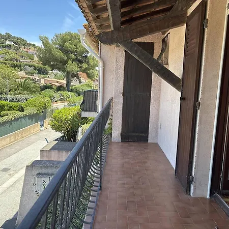A Louer, A 2 Pas De La Avec Parking - - Fr-1-826-18 Lejlighed La Londe-les-Maures
